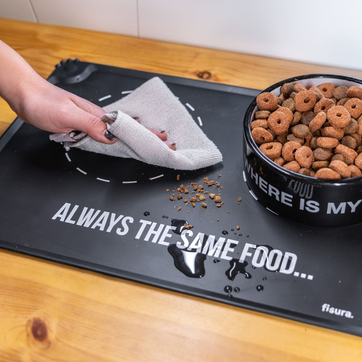 Feeding Mat "always the same food" – Silicone · 50 × 27 cm | Fisura