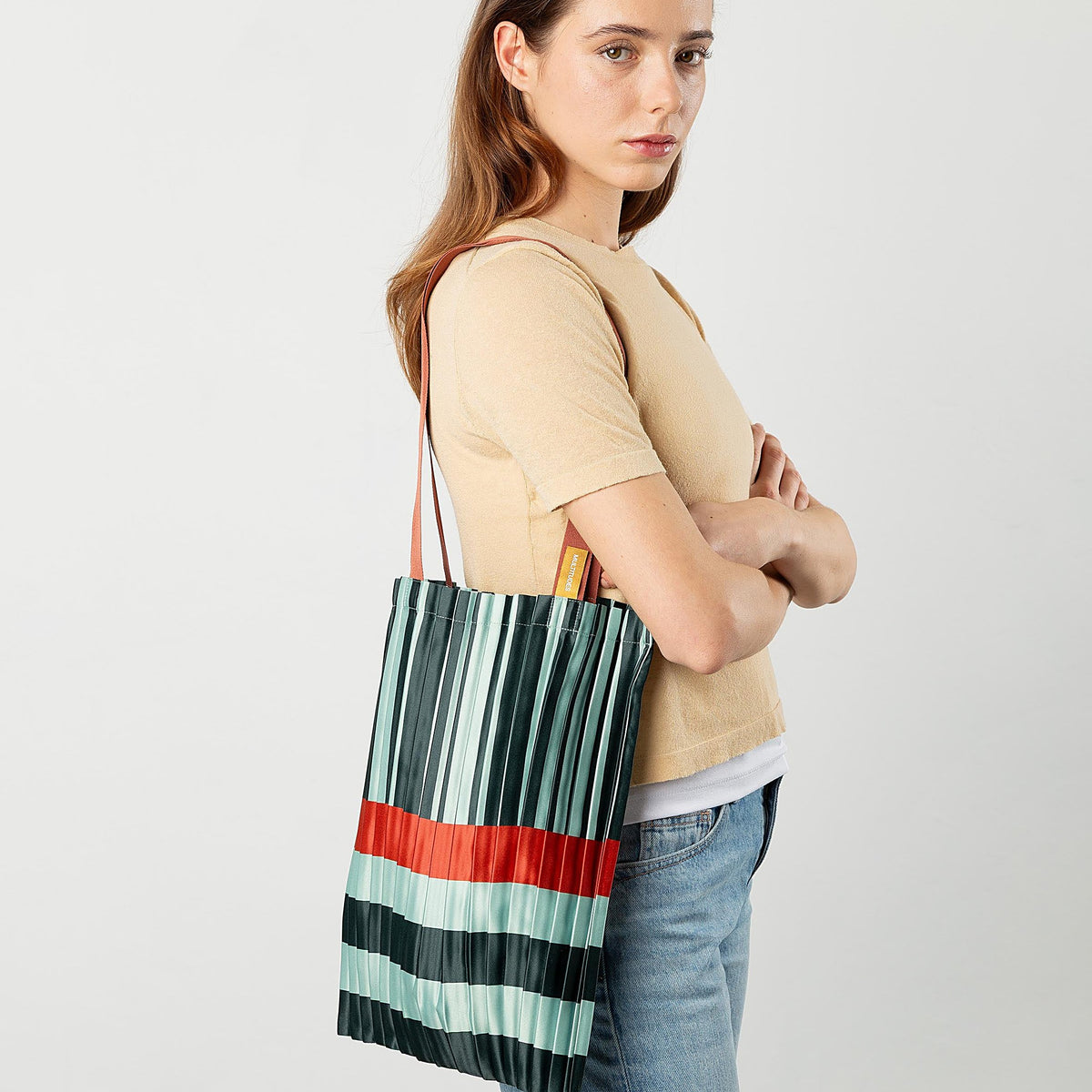 Tote Bag Smeralda – Plissee-Satin · 40 × 48 cm | Multitudes