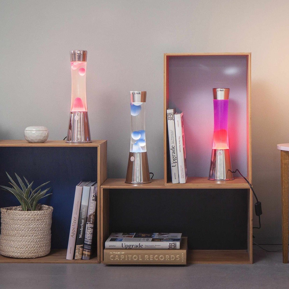 Lava Lamp Tower – Chrome · Red Lava · Retro · 39.5 cm | Fisura