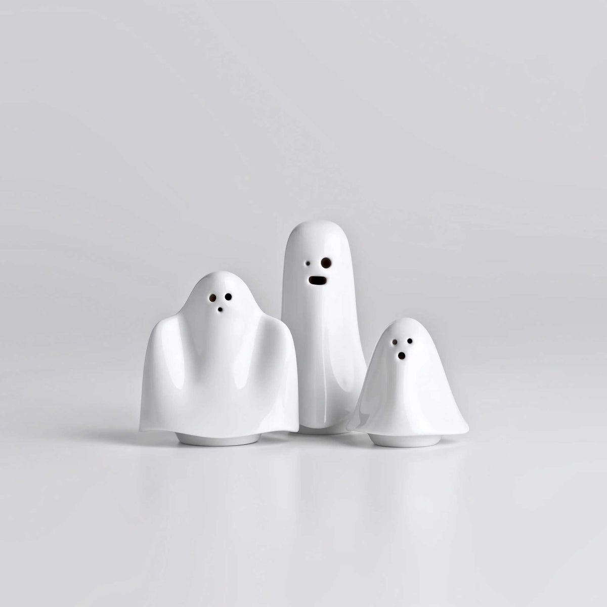 BOUH! - Trois petits FANTÔMES en porcelaine - SALIÈRE, POIVRE ET ÉPICES blanches | Holaria