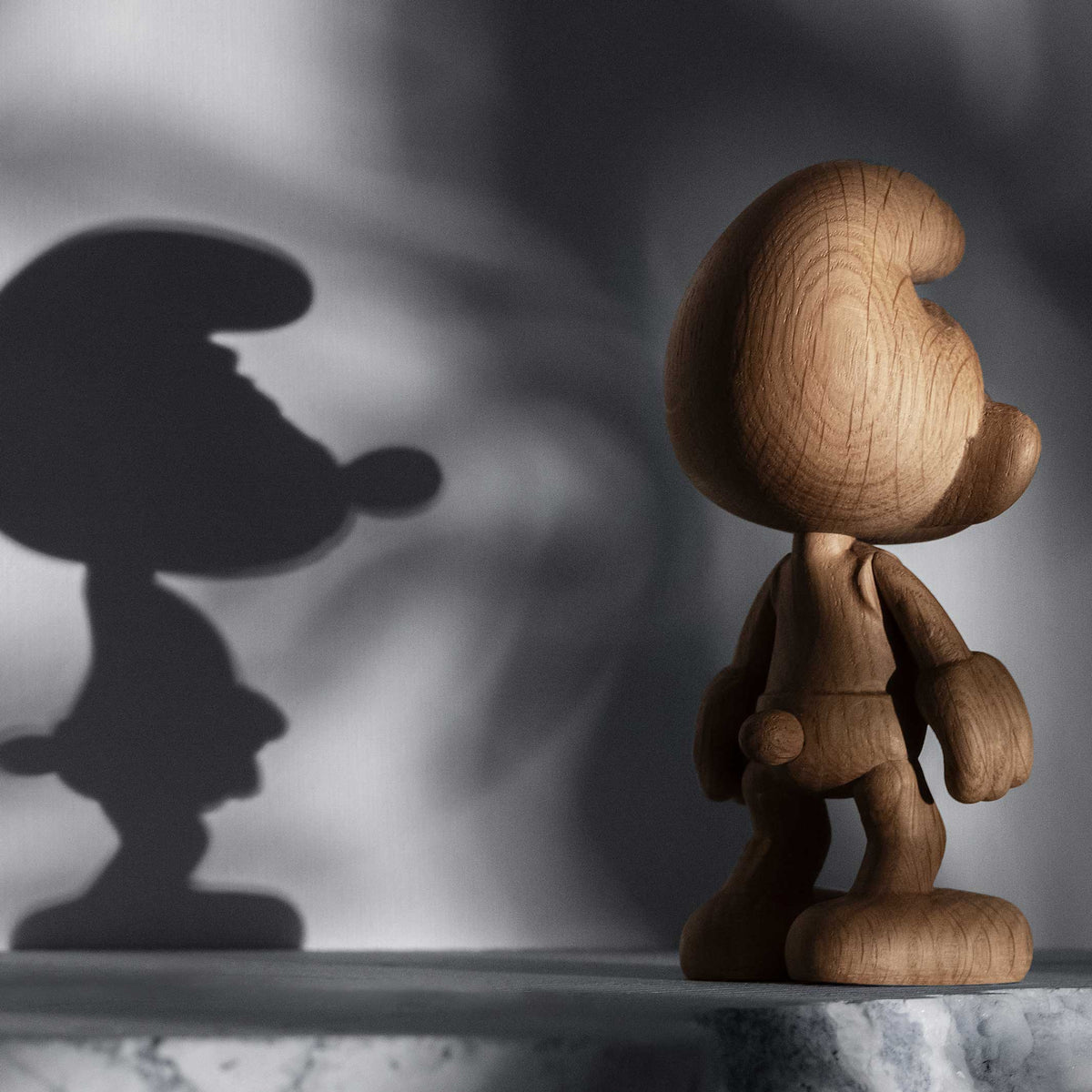 Holzfigur Schlumpf Klein – Eiche · 13,5 cm | boyhood × Schlümpfe