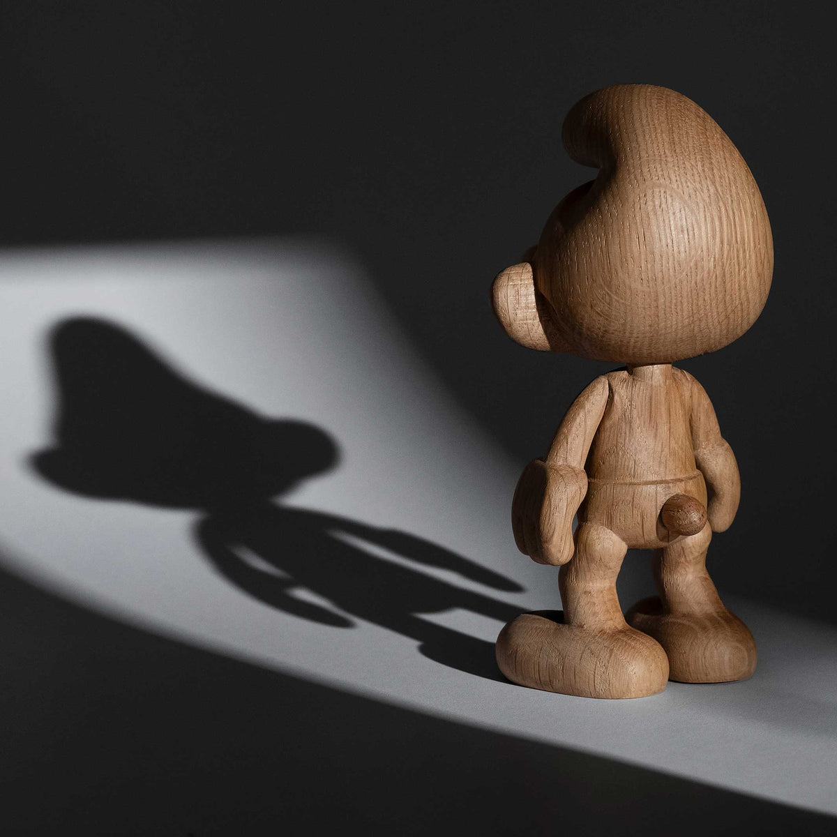Holzfigur Schlumpf Klein – Eiche · 13,5 cm | boyhood × Schlümpfe