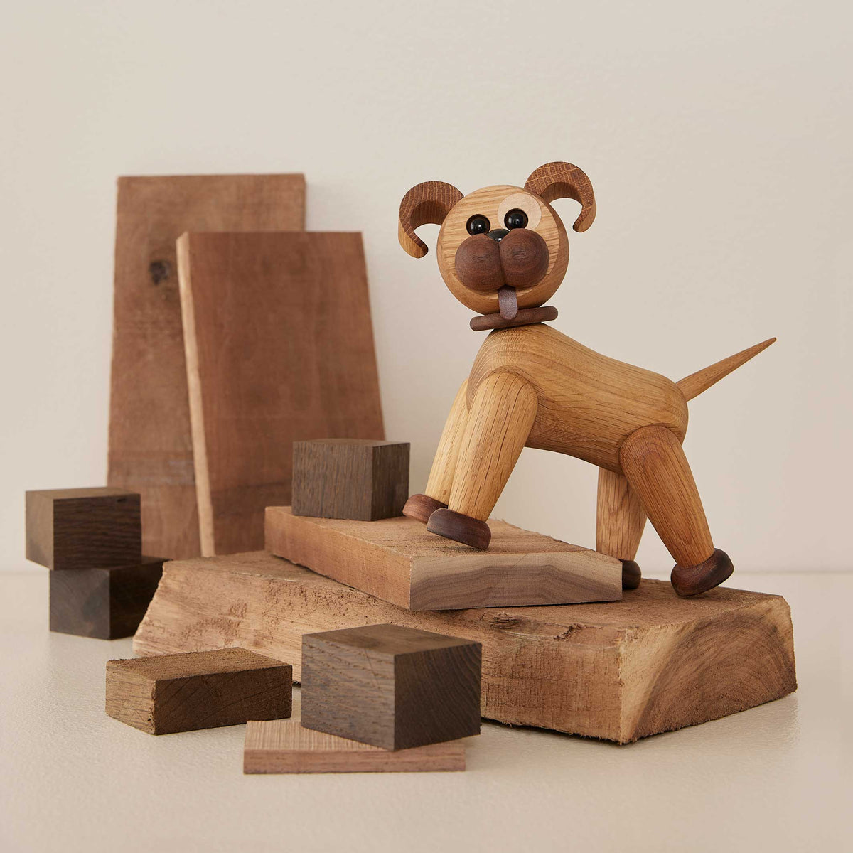 COPAIN | chien drôle de taille moyenne | Figurine décorative en bois | Christian Sommer | Printemps Copenhague