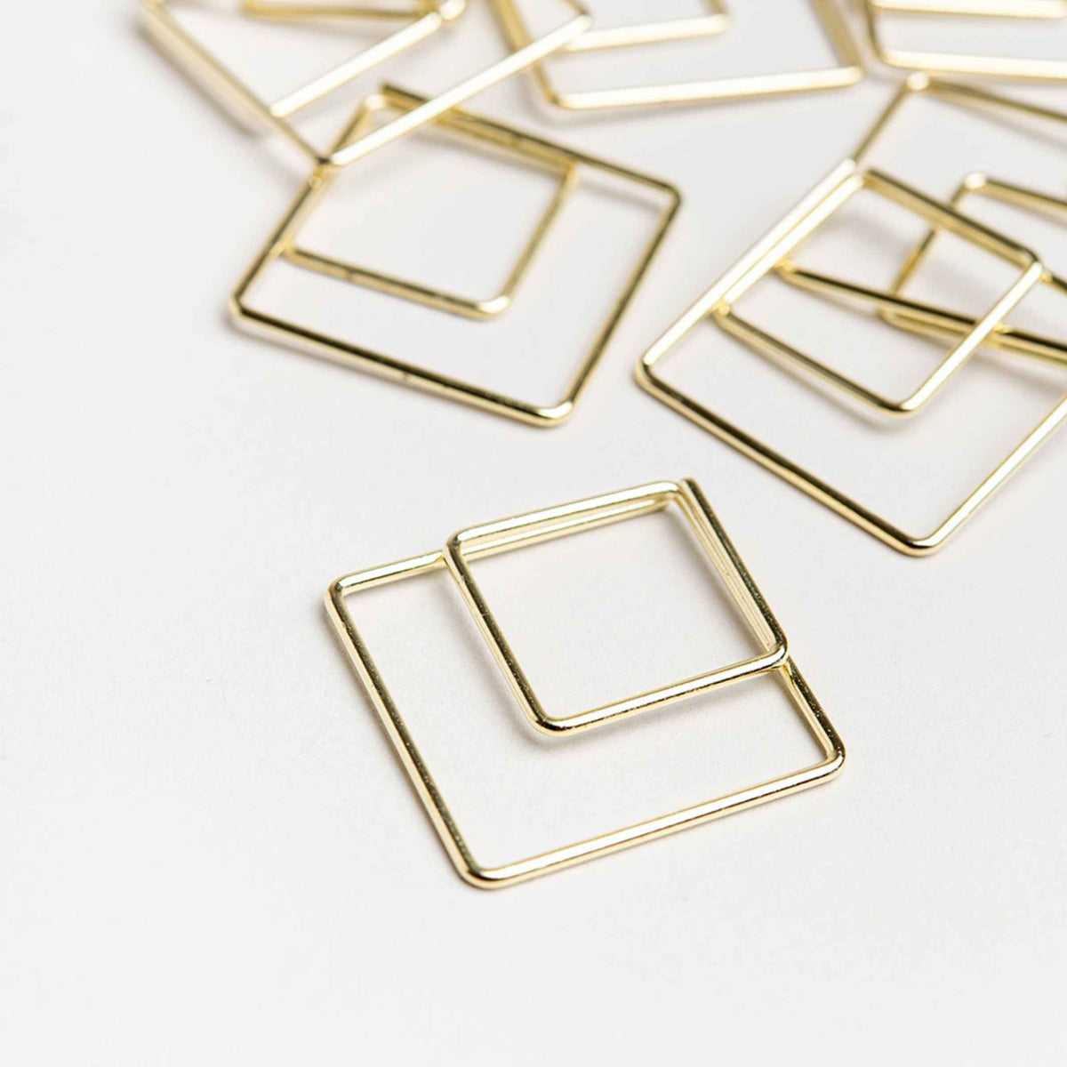 GEO PAPER CLIPS - 50 trombones dans un pot en verre - Or | Quelque part