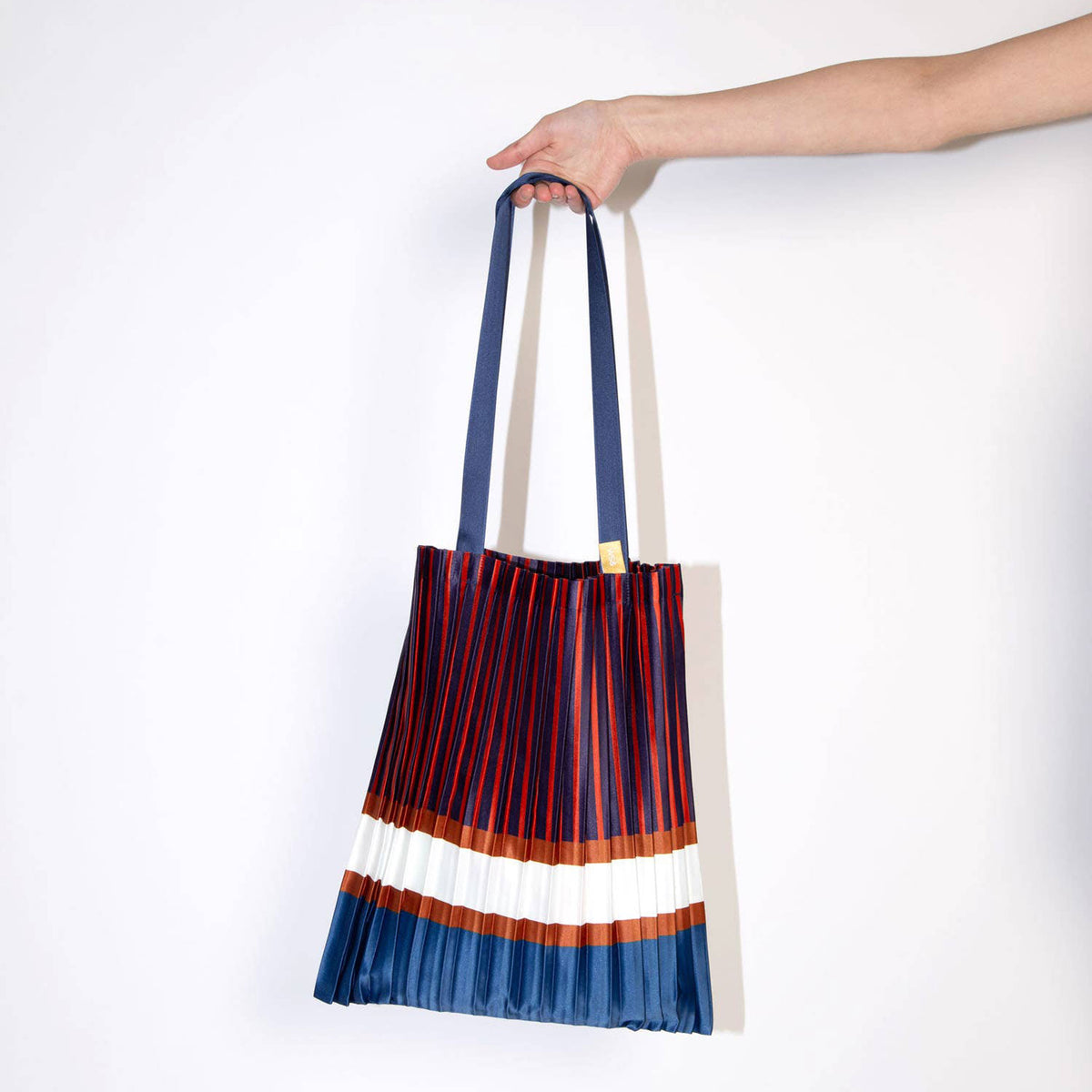 Tote Bag Chiavari – Plissee-Satin · 40 × 48 cm | Multitudes