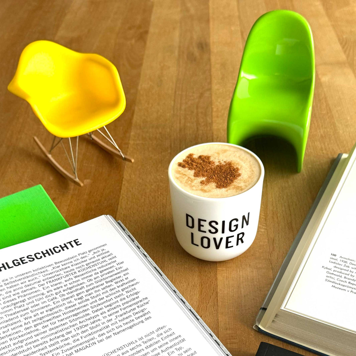 AMOUREUX DU DESIGN | tasse à café et à thé blanche avec typographie noire | PLTY