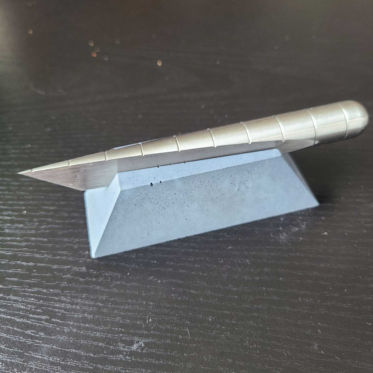 Messerablage Desk Knife Plinth – Beton · 8,9 cm | Craighill