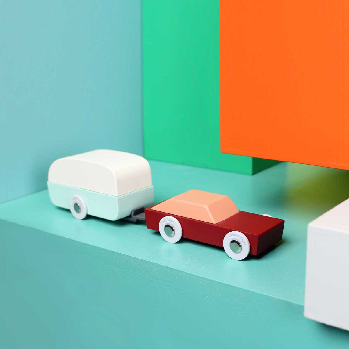 DUOTONE CAR #8 | Design-SPIELZEUGAUTO mit Caravan aus Holz | Floris Hovers | Ikonic