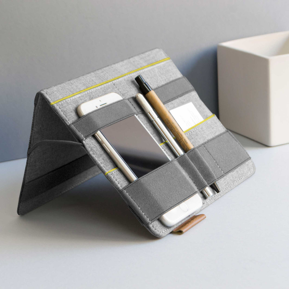 FOLD | 2-IN-1 tragbarer Schreibtisch-ORGANIZER | 30x21 cm | beblau