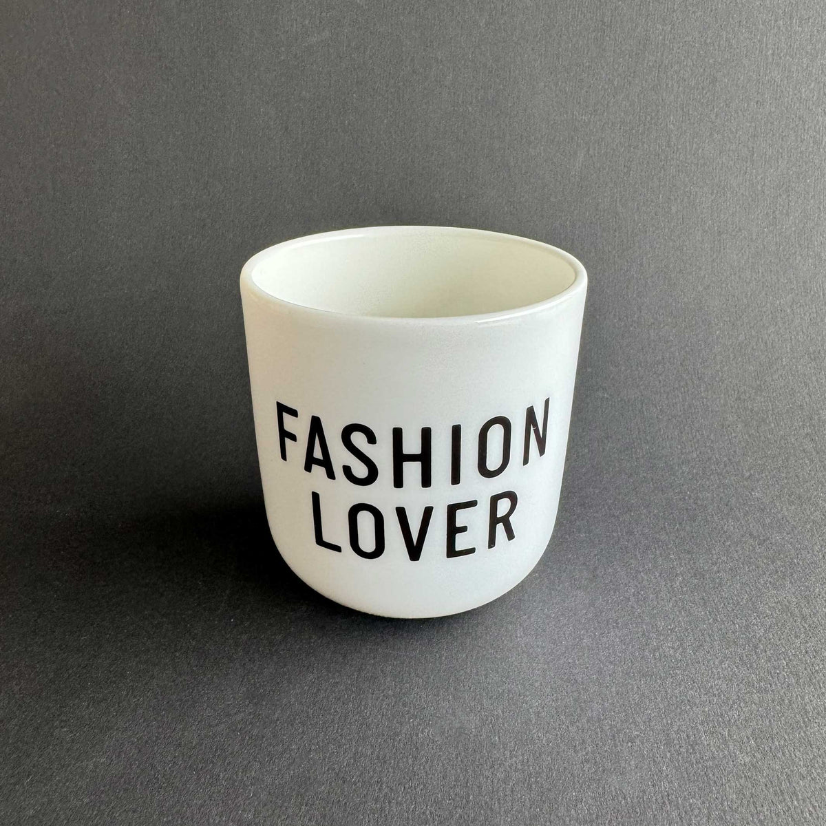 FASHION LOVER | weisser Kaffee- & Tee-BECHER mit schwarzer Typo | PLTY