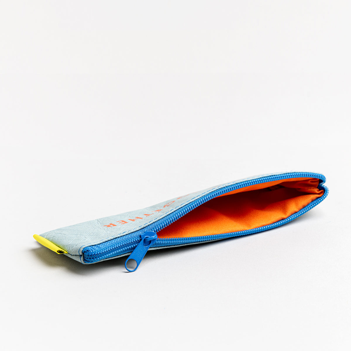 KEEP IT TOGETHER - Tyvek PENCIL CASE - 21x7 cm | Somewhere