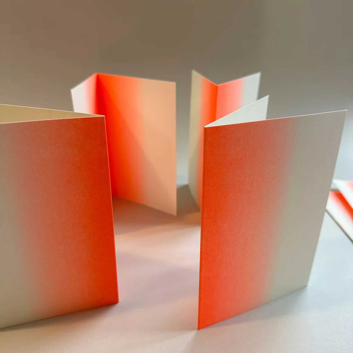 GLOW | KLAPP-GRUSSKARTEN-SET | Risographiedruck | DIN A6 | Herr & Frau Rio