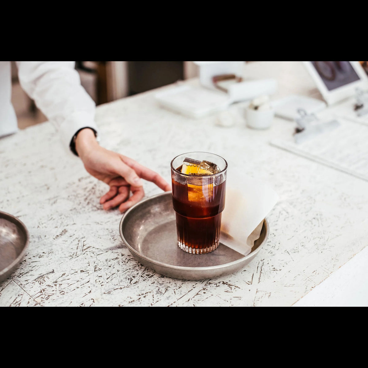 Buch "In 80 Kaffees um die Welt" – Hardcover | Gestalten