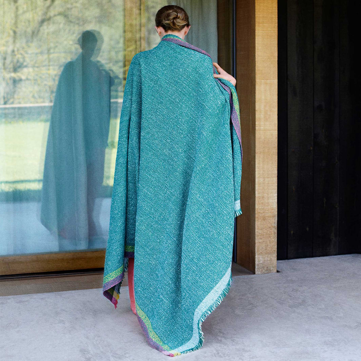 INTEGRATE THROW INTUITION - grüne Tagesdecke - 180x140 cm - 100% Merino Wolle | Cristian Zuzunaga