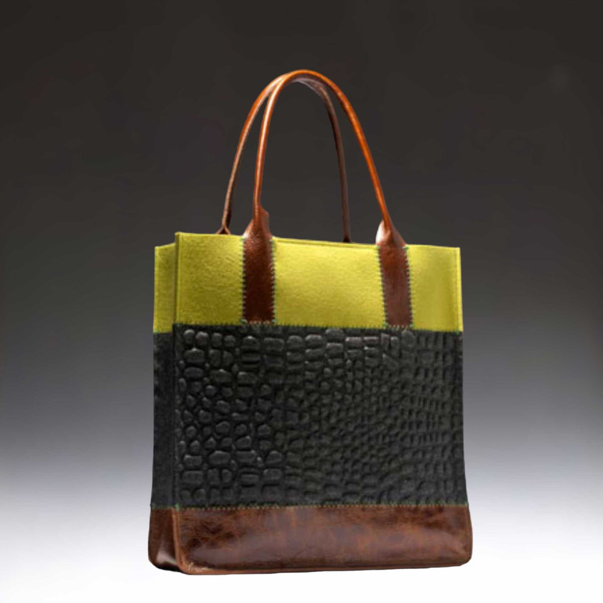 Jaunt Embossed Alligator Charcoal/Pistachio