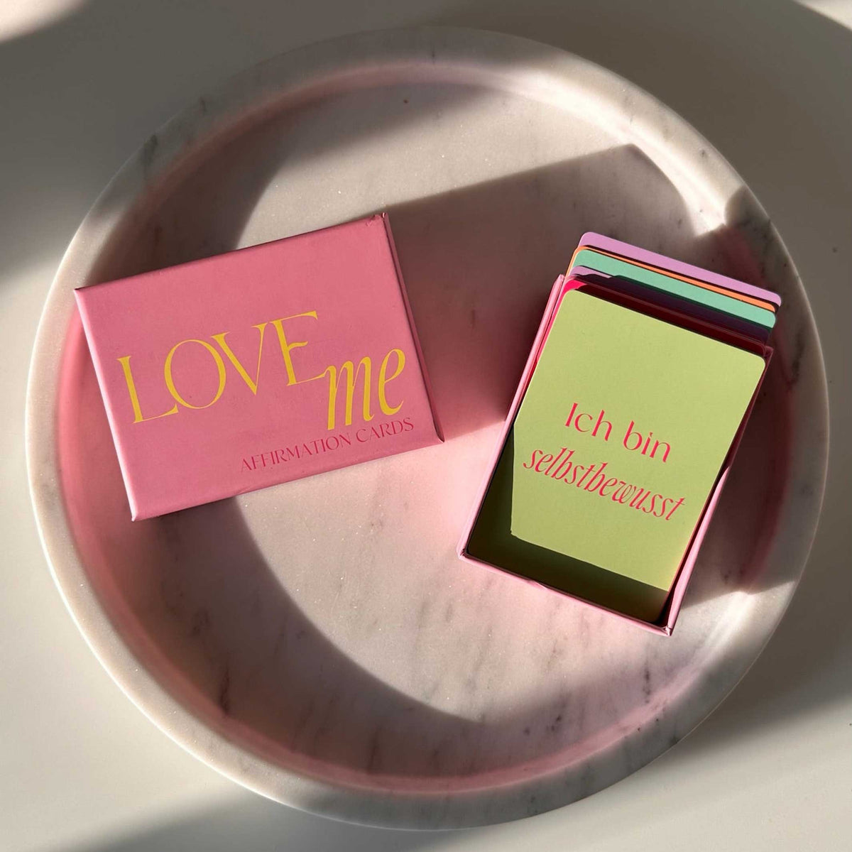 LOVEme Affirmationskarten - 60 kraftvolle Aussagen & positive Ermutigungen - Englisch | Elena Miller