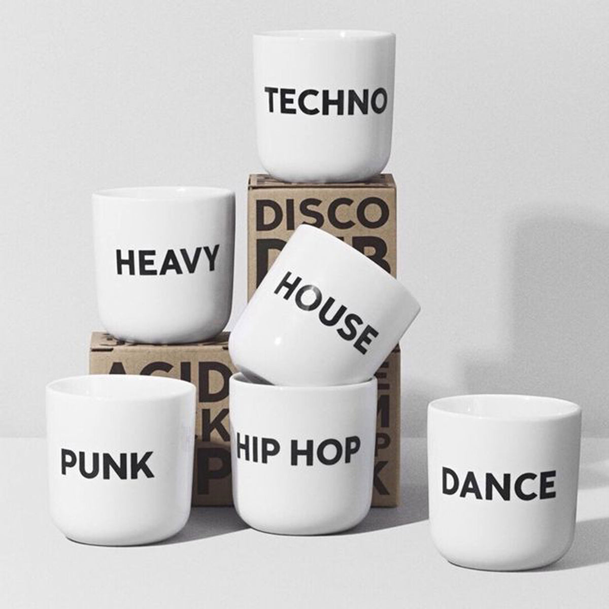 PUNK | weisser Kaffee- & Tee-BECHER mit schwarzer Typo | Beat Serie | PLTY