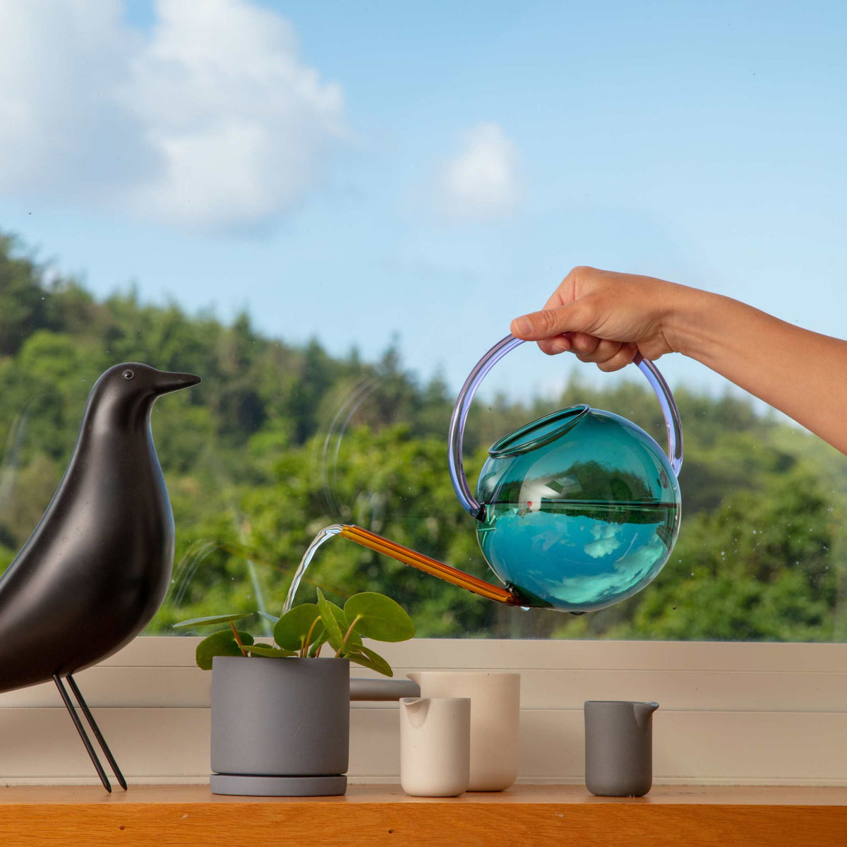 PABLO GLASS WATERING CAN - Glas-Blumen-Gießkanne - Blaugrün & Lila | Block Design