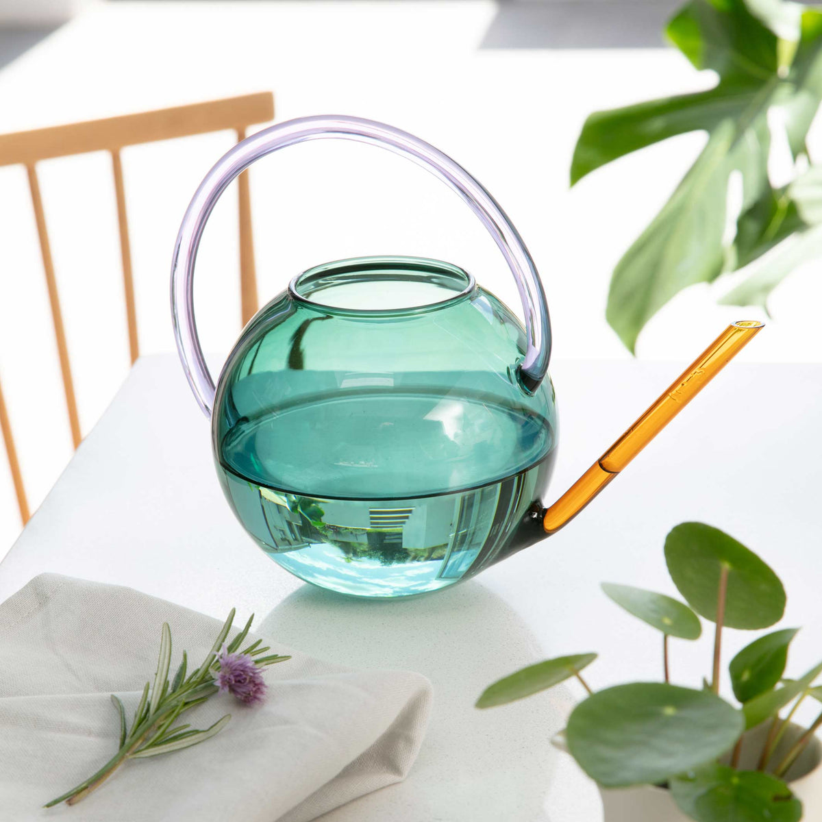 PABLO GLASS WATERING CAN - Glas-Blumen-Gießkanne - Blaugrün & Lila | Block Design