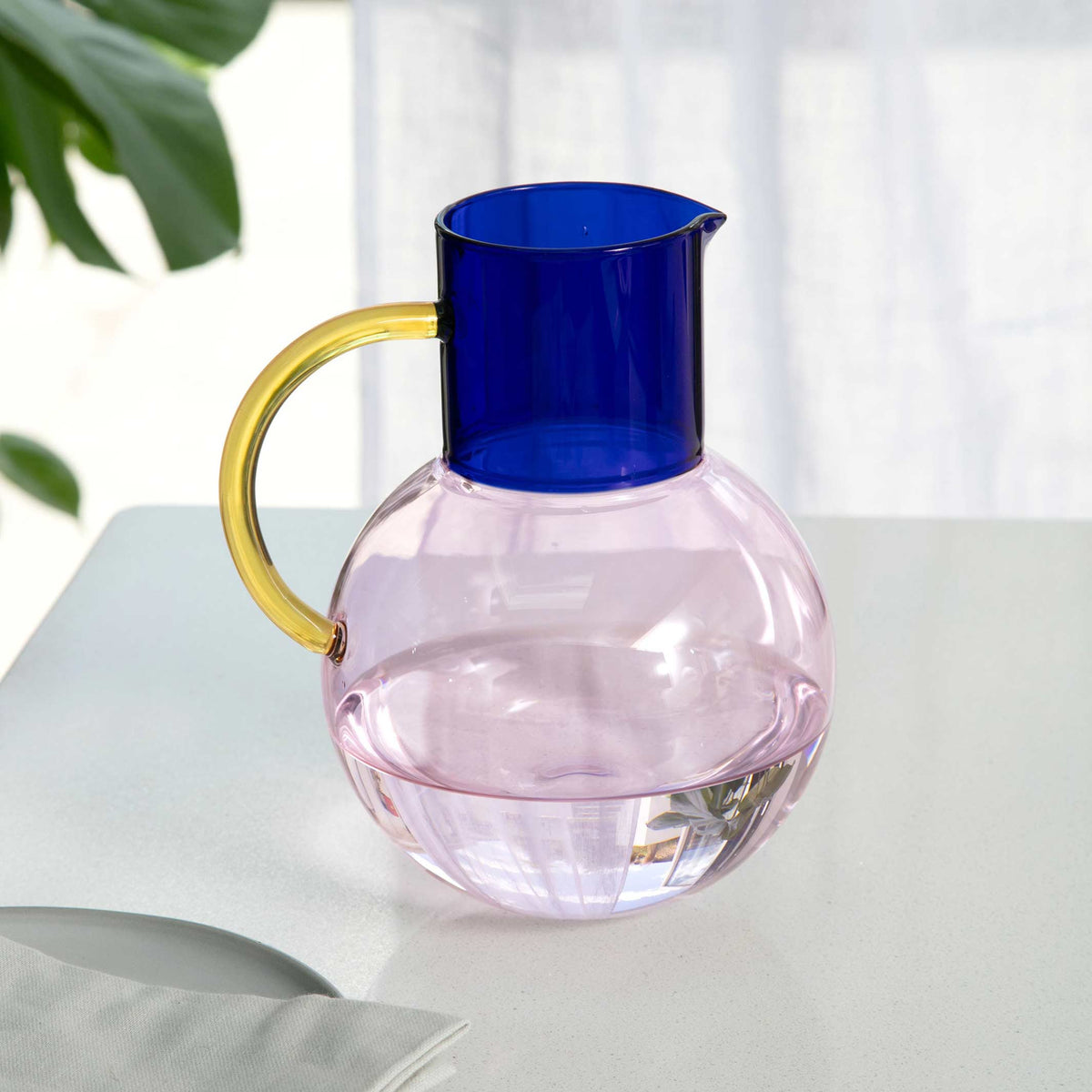 PABLO GLASS JUG - Glas-Krug & Karaffe - Pink & Kobaltblau | Block Design