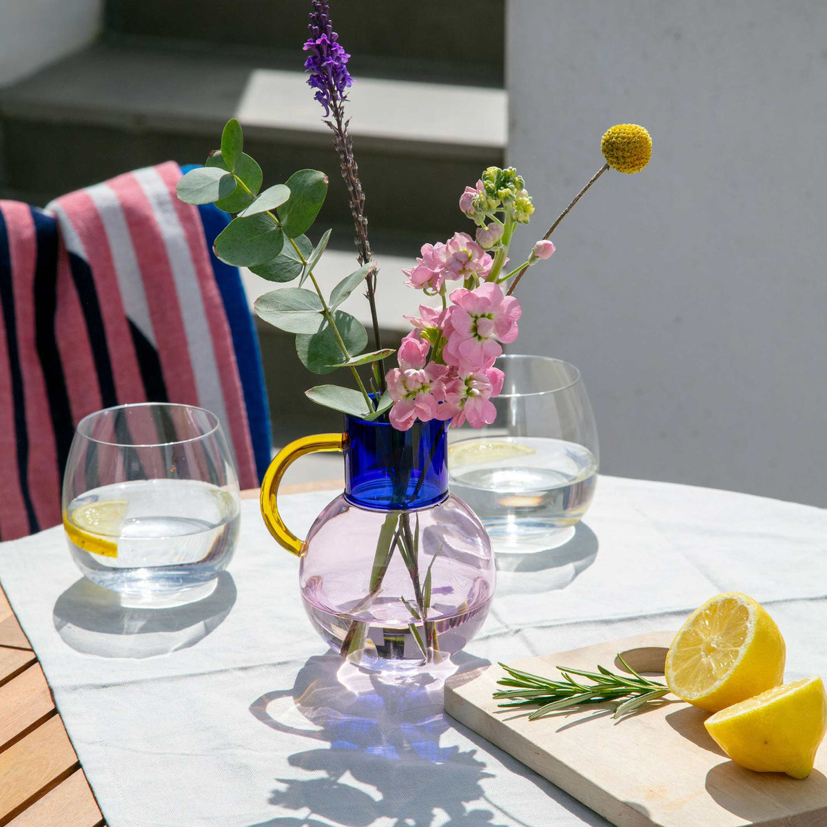 PABLO GLASS JUG - Glas-Krug & Karaffe - Pink & Kobaltblau | Block Design