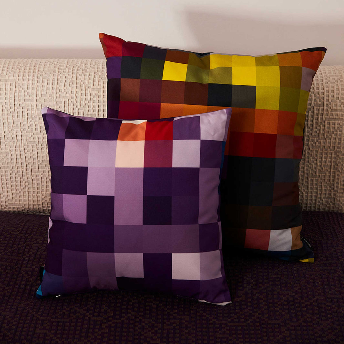 PIXEL CUSHION VENUS - Kissen - 40x40 cm - 100% Trevira CS | Cristian Zuzunaga