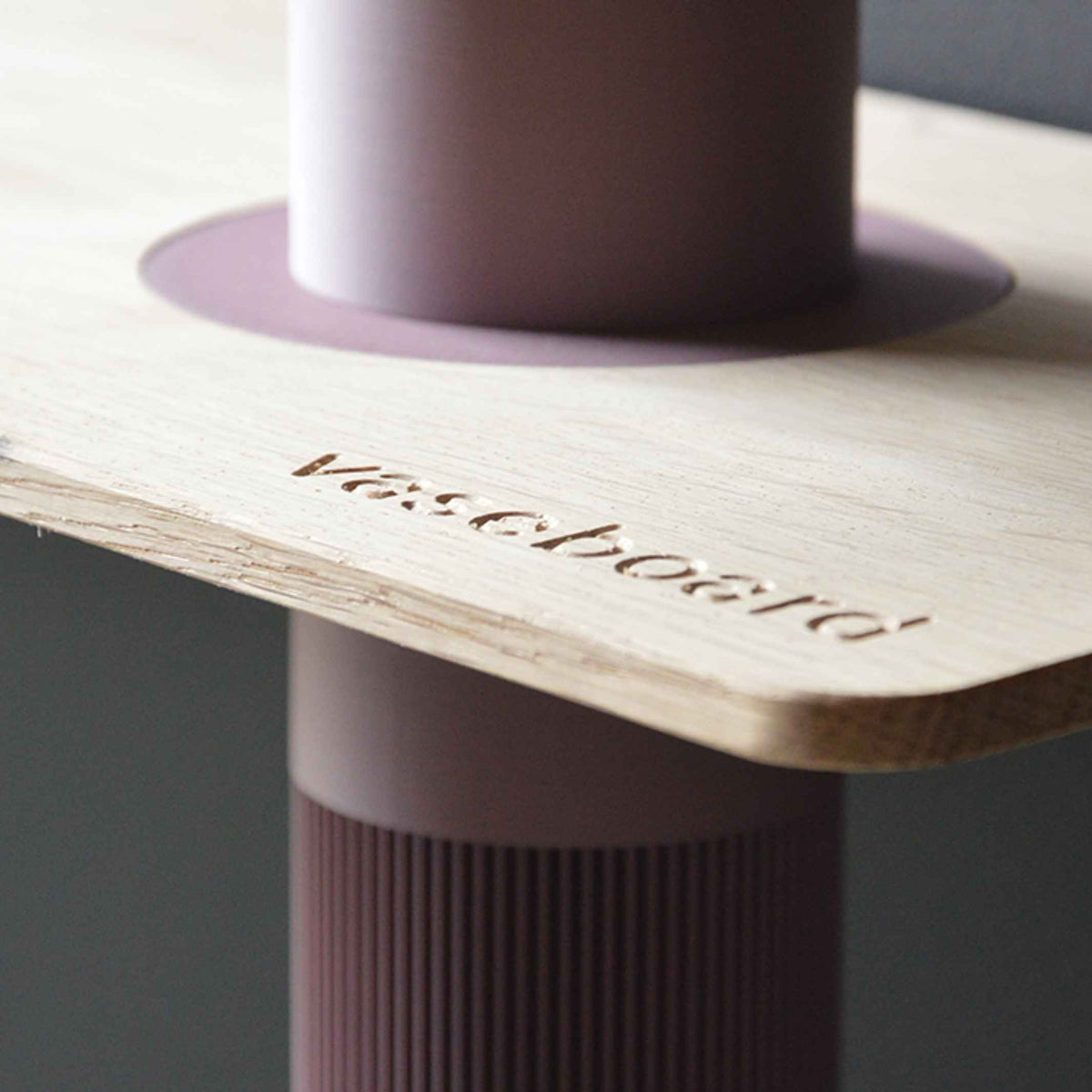 VASEBOARD M - Regal mit integrierter Vase | vaseboard