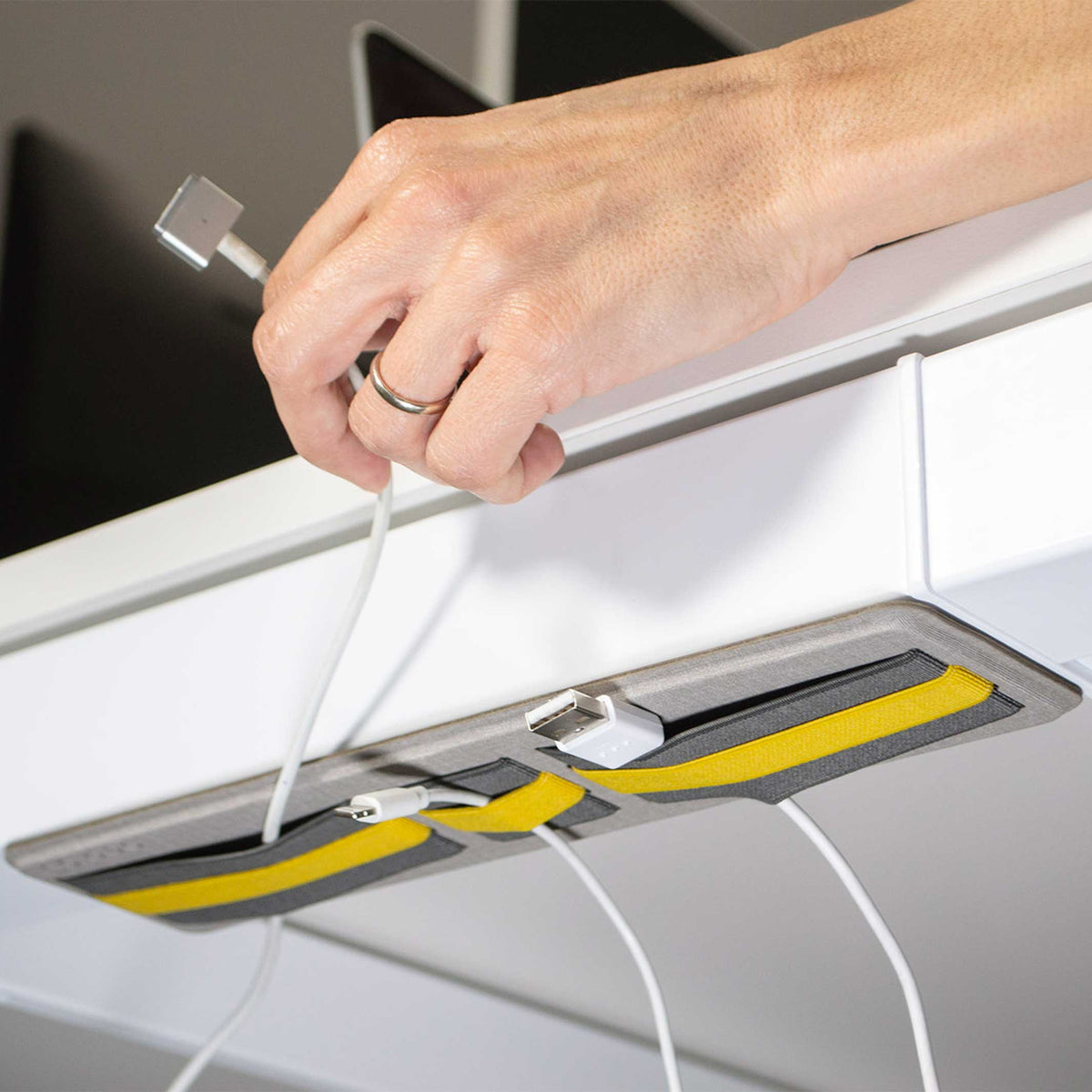 SHIFT | schmaler, klebbarer Laptop-ORGANIZER | 26x7 cm | beblau