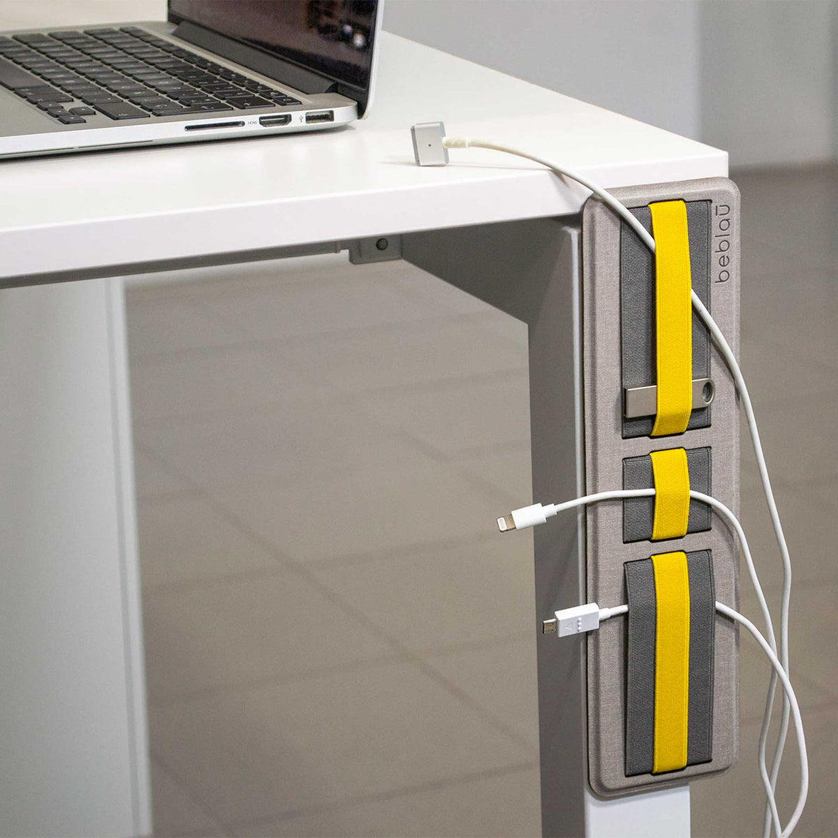 SHIFT | schmaler, klebbarer Laptop-ORGANIZER | 26x7 cm | beblau