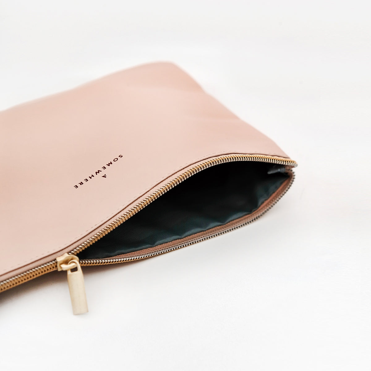 CARRY-ALL POUCH - hautfarbige Tasche - 25x18 cm | Somewhere