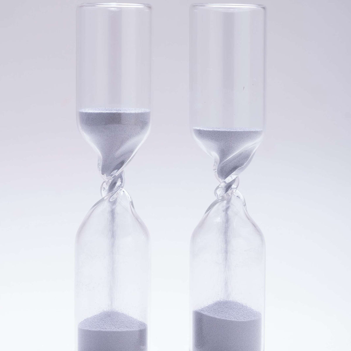 TIMELESS - meditative hourglass without timekeeping - mouth-blown clear glass - Studio Cohaku | 100percent