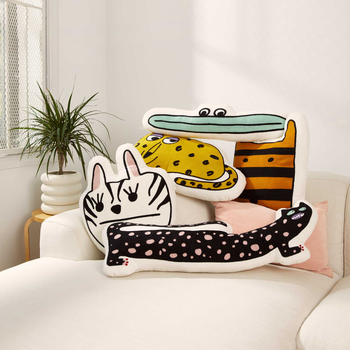 AELFIE PILLOW | Panther | TIER-ZIERKISSEN | Aelfie Oudghiri | Areaware