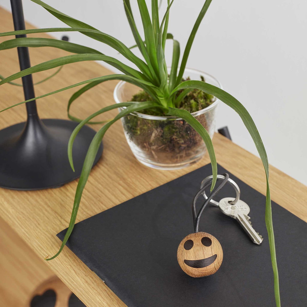 Emoticon-Schlüsselanhänger Kümmerer – Eiche | Spring Copenhagen