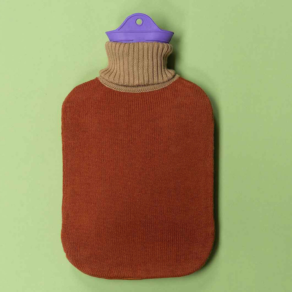 WÄRMFLASCHE mit Rollkragenpulli | Suite702