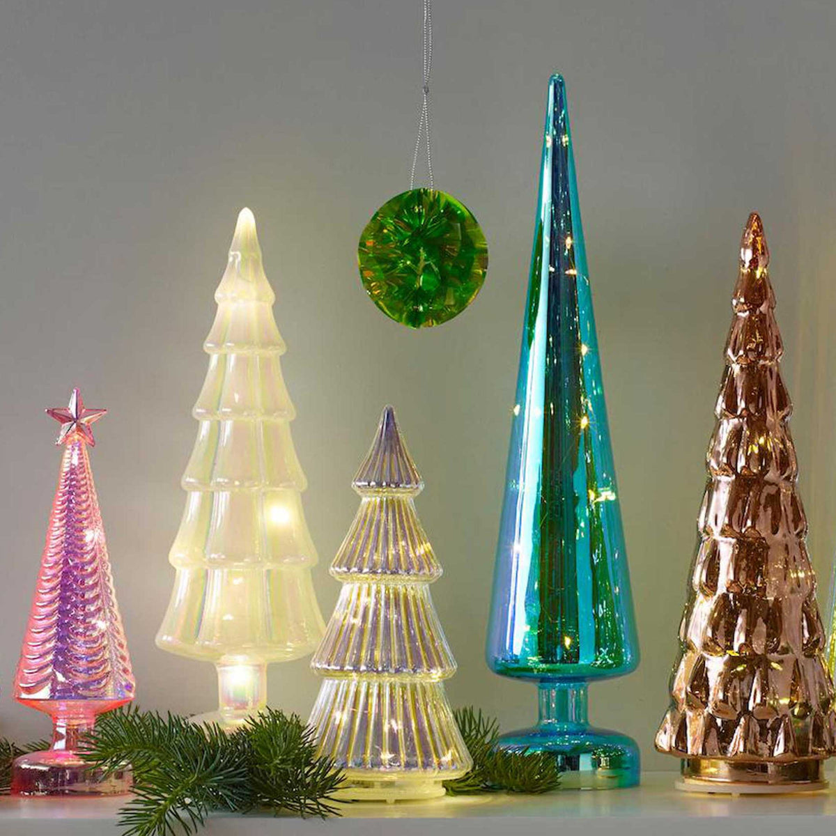 LED-Glas-Tannenbäume Groß – Bunt · 5er-Set · 22–41 cm | MoMA