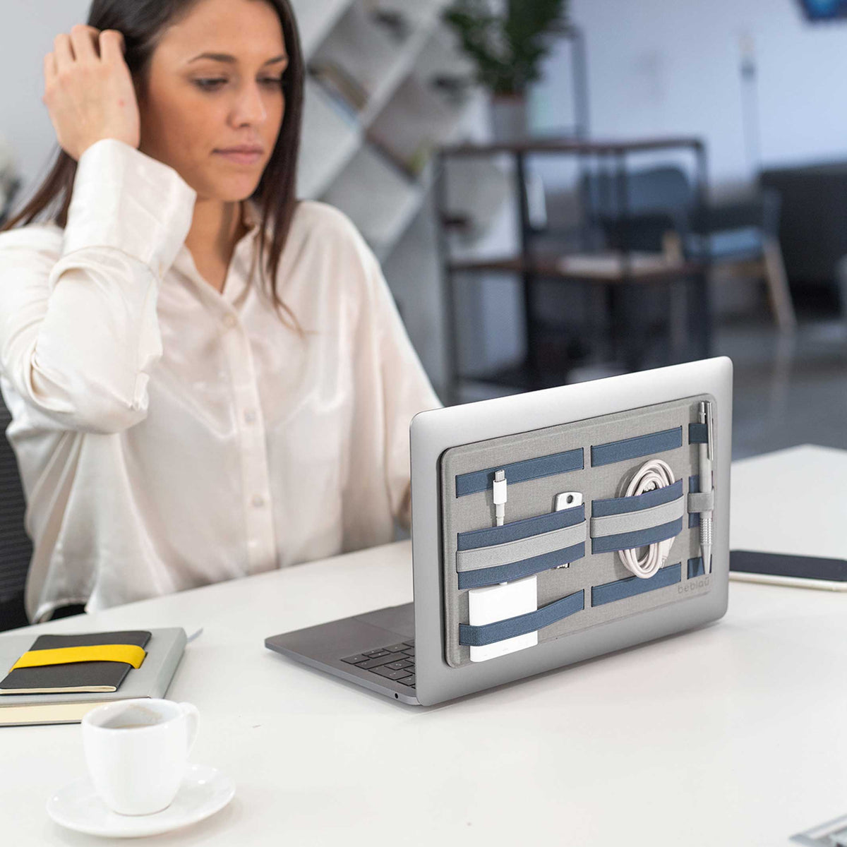 SHIFT PRO | klebbarer Laptop-ORGANIZER | 26x16 cm | beblau
