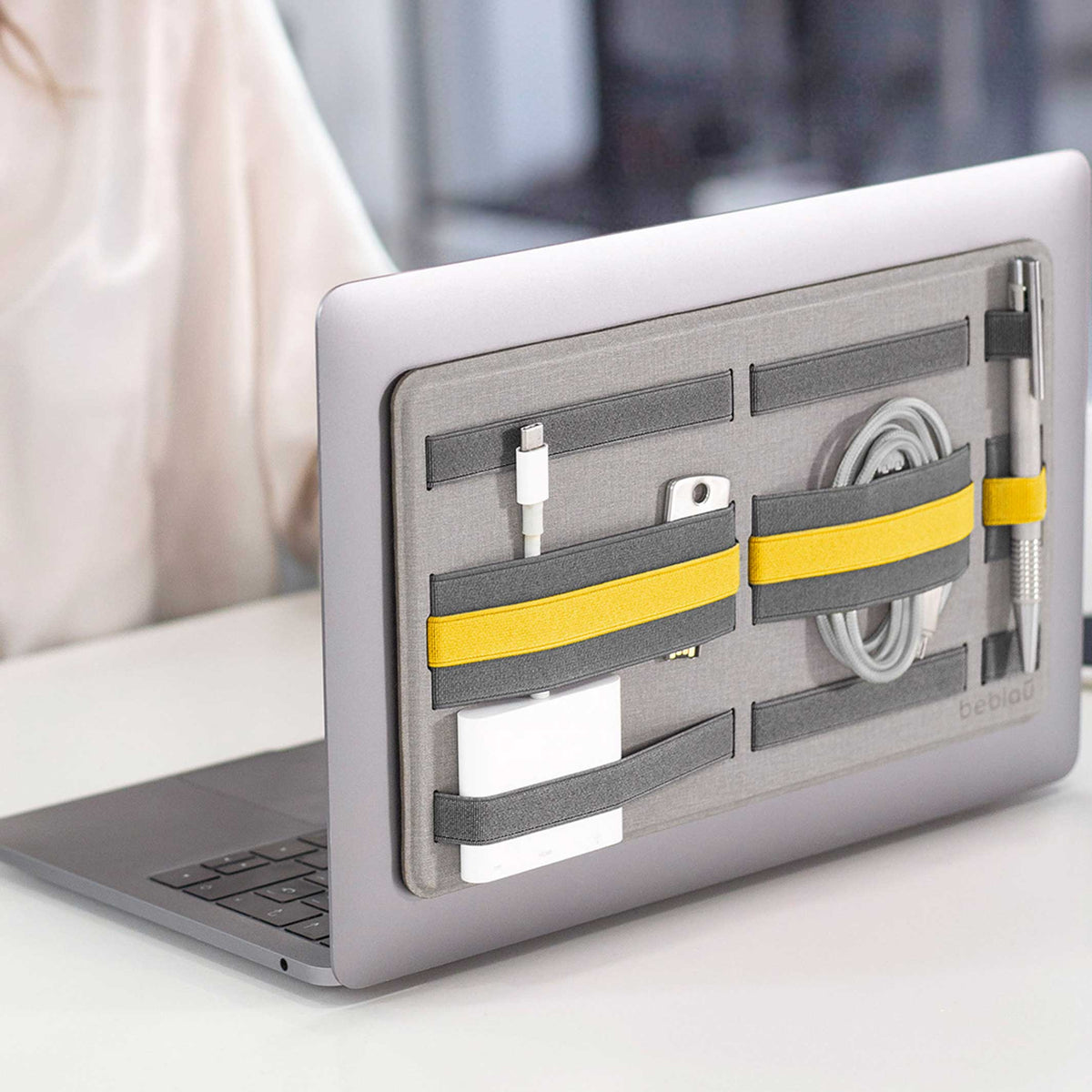 SHIFT PRO | klebbarer Laptop-ORGANIZER | 26x16 cm | beblau