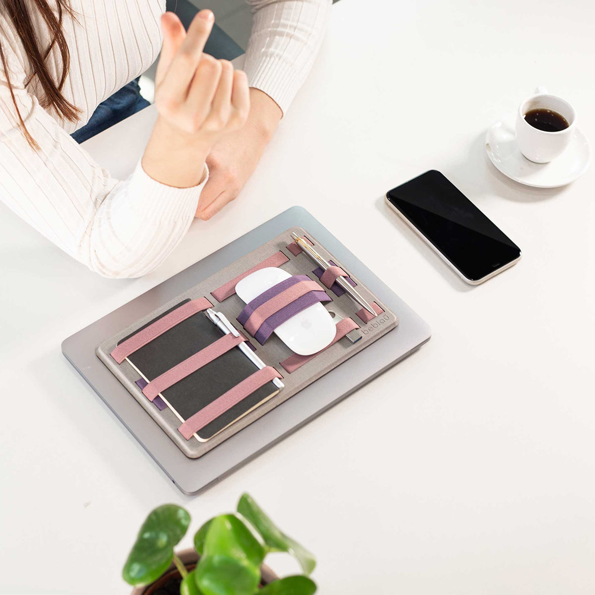 SHIFT PRO | klebbarer Laptop-ORGANIZER | 26x16 cm | beblau